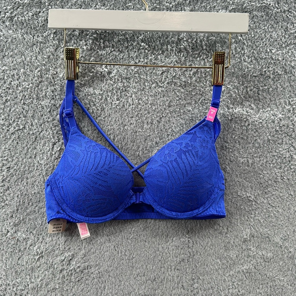 NEW Victoria’s Secret Push Up Lace Bra Front Closure 32A